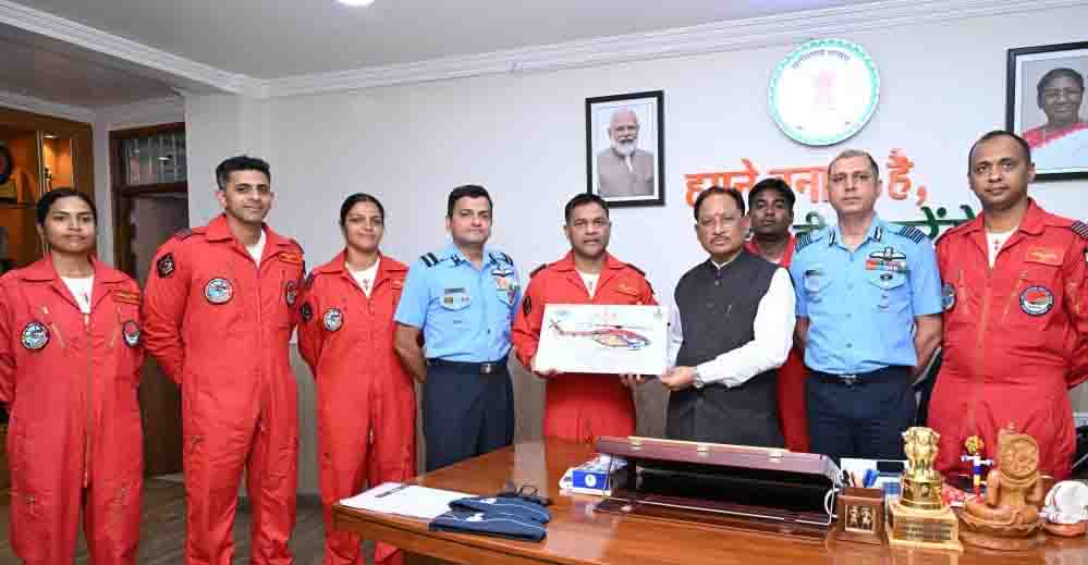मुख्यमंत्री साय ने सारंग टीम का किया आत्मीय स्वागत, कहा – युवाओं में देशभक्ति और राष्ट्रसेवा का संकल्प मजबूत करेगा यह आयोजन