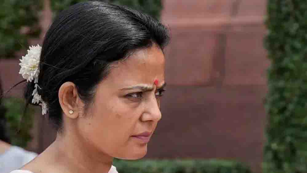 Supreme Court: महुआ मोइत्रा की याचिका खारिज, निवेश फंडों के वास्तविक मालिकों का ब्योरा सार्वजनिक करने की मांग नहीं मानी