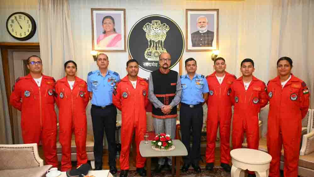 राज्यपाल रमेन डेका से एयर ऑफिसर कमांडिंग नंदा कुमार बाला ने की सौजन्य भेंट