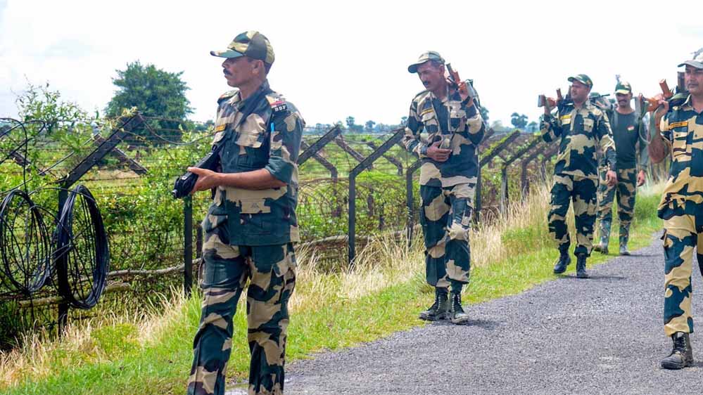 भारत-पाक सीमा पर घुसपैठ की कोशिश नाकाम, तरनतारन में BSF ने 2 घुसपैठिए किए ढेर