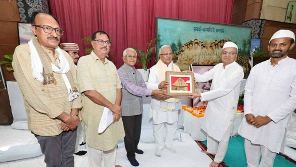 गांधी जयंती पर राज्यपाल पटेल बोले- उच्च आदर्शों को जीवन में उतारने का दिन