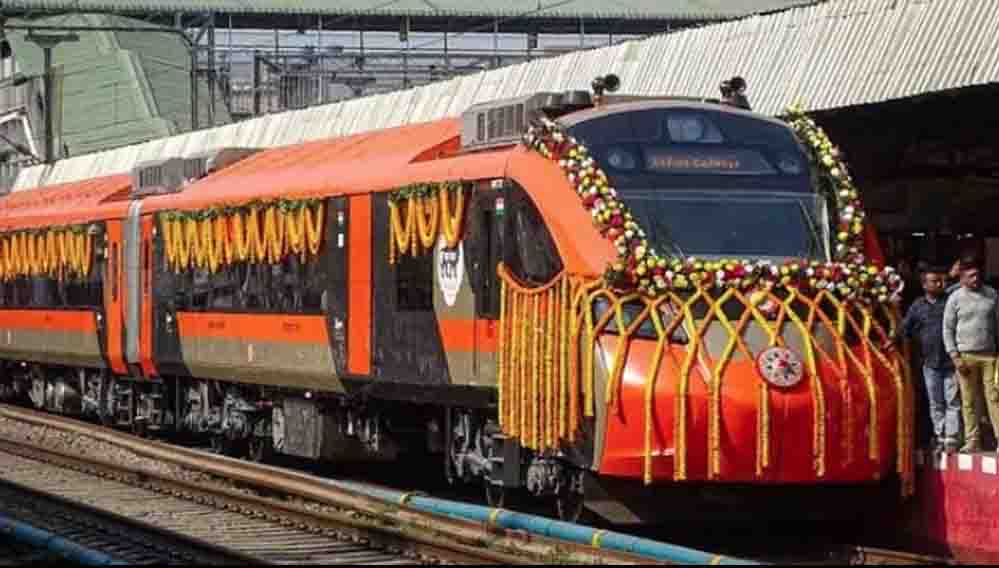 वाराणसी-नई दिल्ली के बीच शुरू होगी स्लीपर वंदे भारत, जानें रूट और टाइमिंग