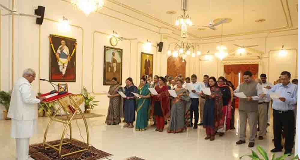 लोकभवन में सरदार पटेल को किया नमन, राज्यपाल पटेल ने अधिकारियों-कर्मचारियों को दिलाई राष्ट्रीय एकता की शपथ