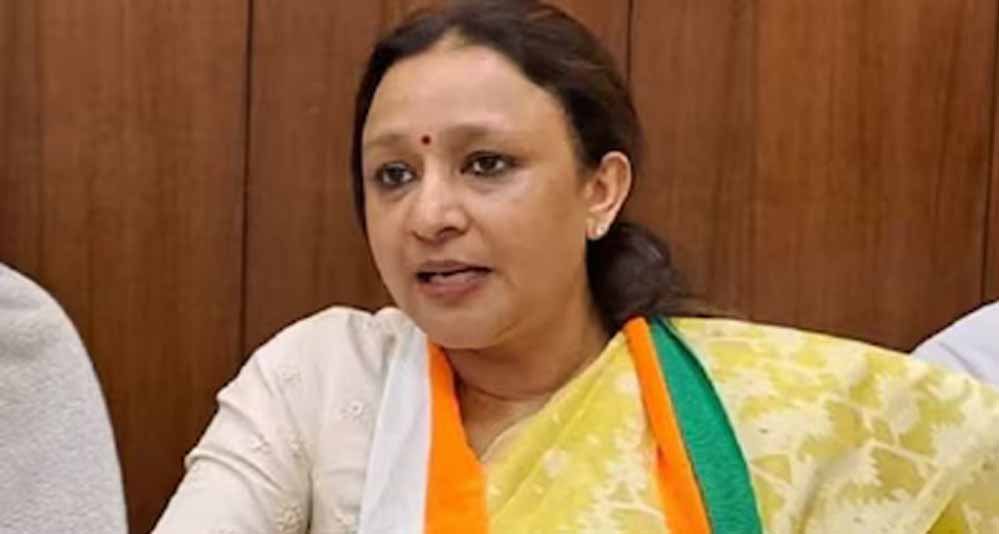 यूपी कांग्रेस की नई कमान मोना के हाथ, 2027 चुनाव से पहले पार्टी ने बदली रणनीति