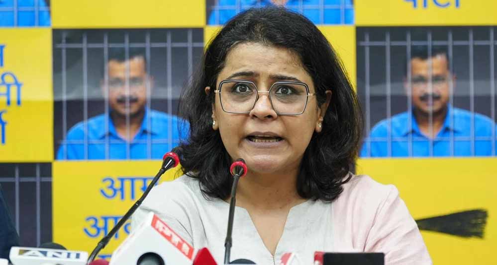 AAP को बड़ा झटका, टीवी पर नजर आने वाले चर्चित चेहरे ने थामा कांग्रेस का हाथ