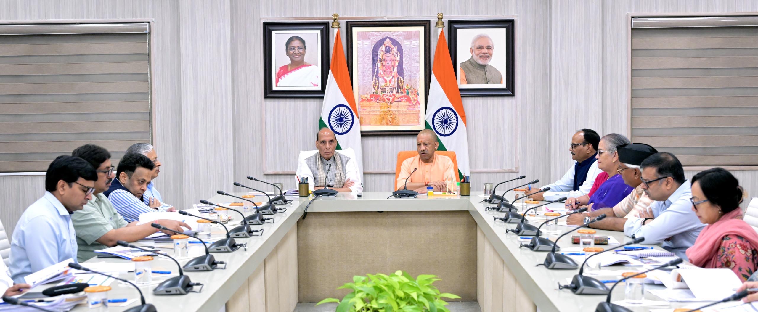 मुख्यमंत्री ने शारदीय नवरात्र की अष्टमी तिथि पर की मां महागौरी की पूजा, कहा- सशक्त नारी, समृद्ध उत्तर प्रदेश
