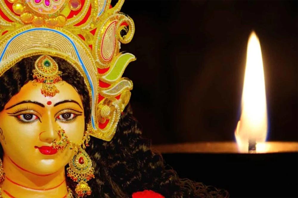 नवरात्रि में अखंड ज्योति जलाने का सही तरीका क्या है? घी, बत्ती और दिशा से जुड़े नियम जानें