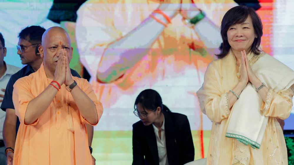 मुख्यमंत्री योगी आदित्यनाथ ने वाराणसी के रुद्राक्ष कन्वेंशन सेंटर में किया आबे मेमोरियल कॉरिडोर के उद्घाटन