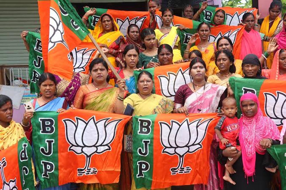 JNU प्रोफेसर और कांग्रेस सांसद पर आरोपों को लेकर सियासत तेज, भाजपा ने मांगा इस्तीफा