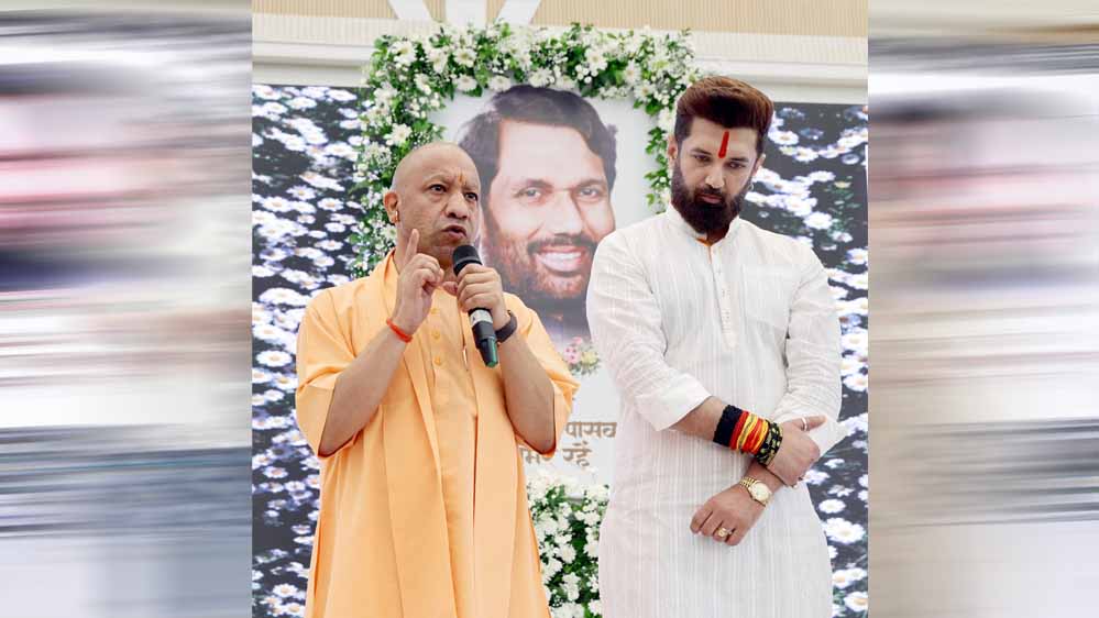 राजनीतिक विचार अलग थे, लेकिन भारतीय परंपराओं के प्रति गहरा सम्मान रखते थे पासवान: मुख्यमंत्री योगी