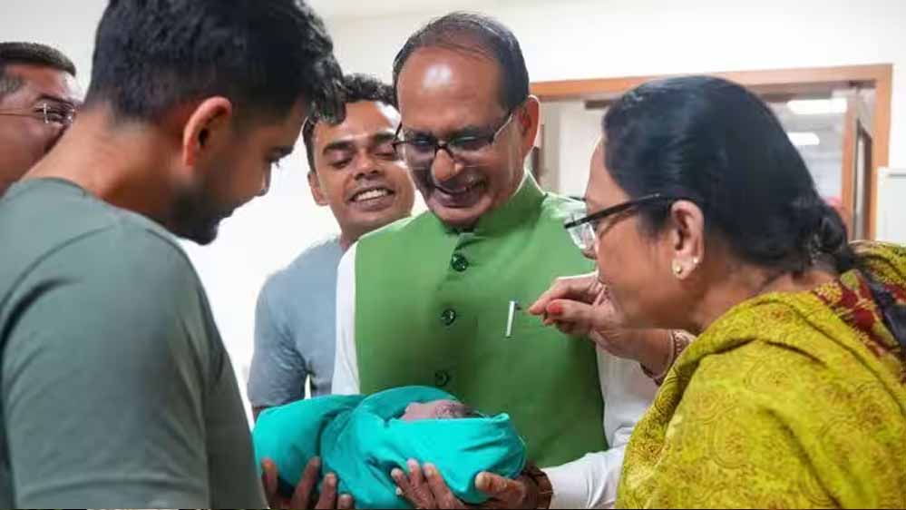 ‘हमारे जीवन में सौभाग्य का सूर्योदय हुआ’, शिवराज सिंह चौहान के घर आया नन्हा मेहमान; पोते का नाम रखा अहान