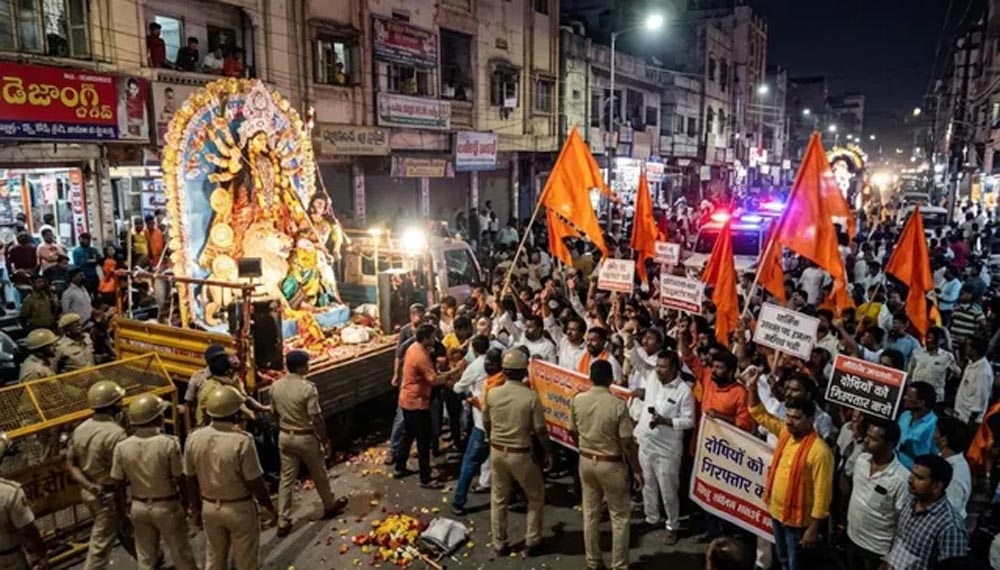 दुर्गा विसर्जन जुलूस पर अंडा फेंकने का आरोप, हैदराबाद में सड़कों पर उतरे लोग