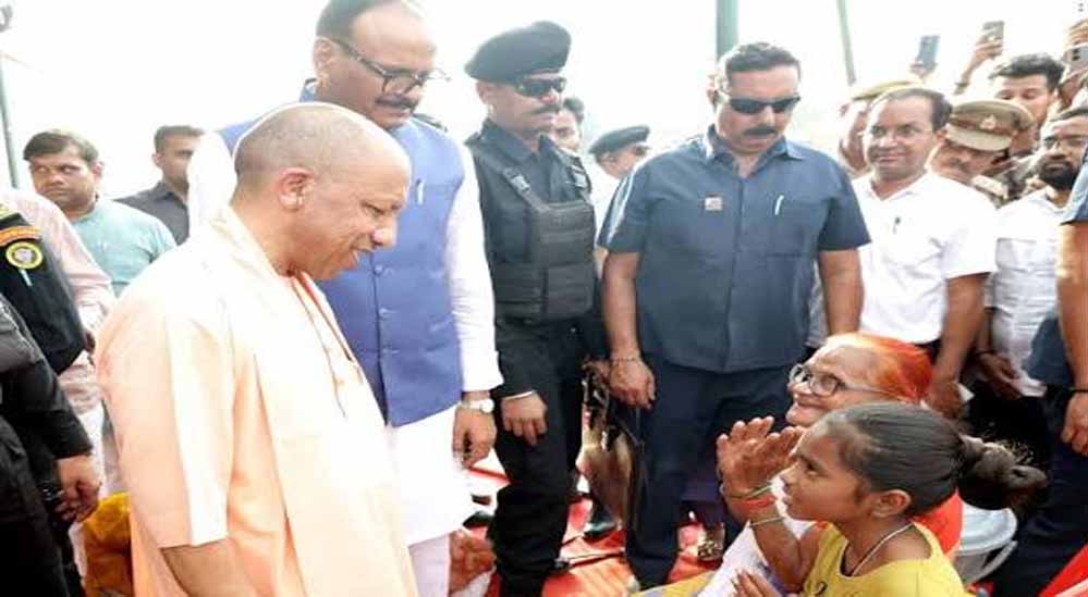 लखनऊ के बाढ़ प्रभावित इलाकों में राहत कार्य तेज, जरूरतमंदों को दो वक्त मिल रहा भोजन