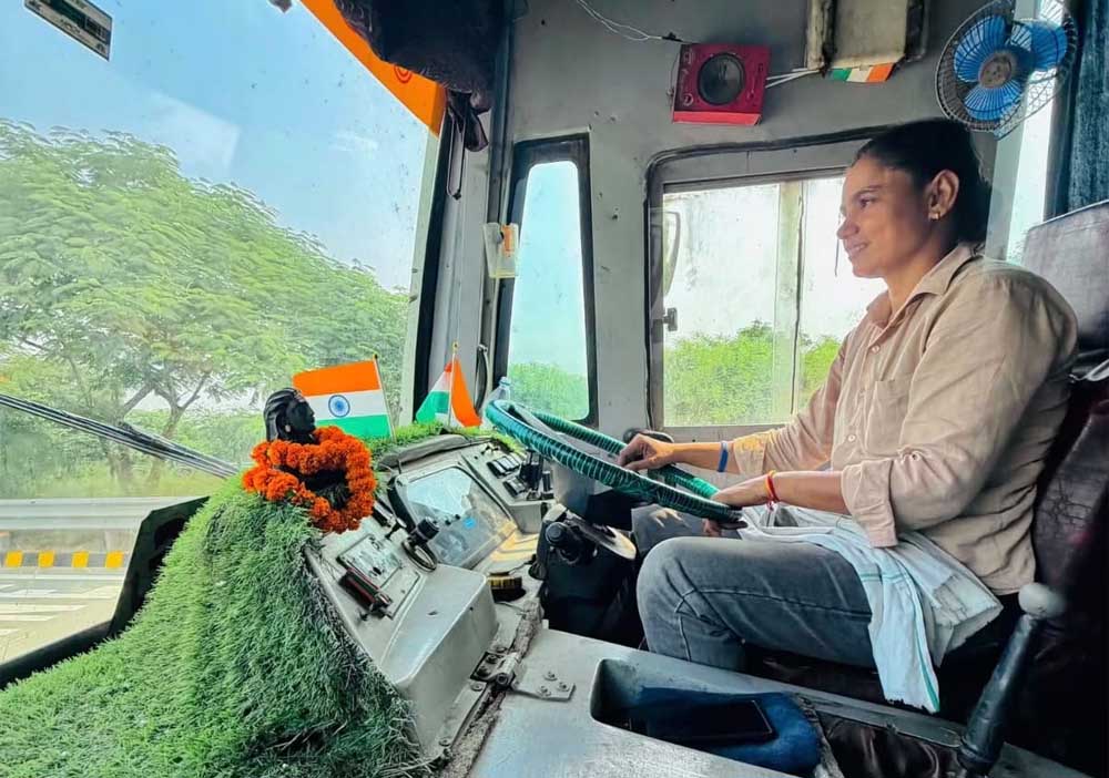 मंडल की इकलौती महिला बस चालक रोज लगाती हैं अलीगढ़ से नोएडा के बीच चार चक्कर