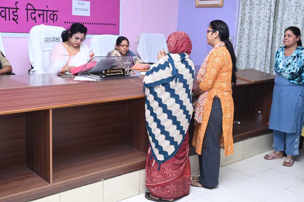 महिला आयोग की जनसुनवाई में 30 प्रकरणों पर हुई सुनवाई, 10 नस्तीबद्ध