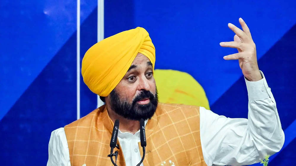 भगवंत मान को दिल्ली एयरपोर्ट पर भरना पड़ा ₹50,000 का जुर्माना, जानें क्या है पूरा मामला