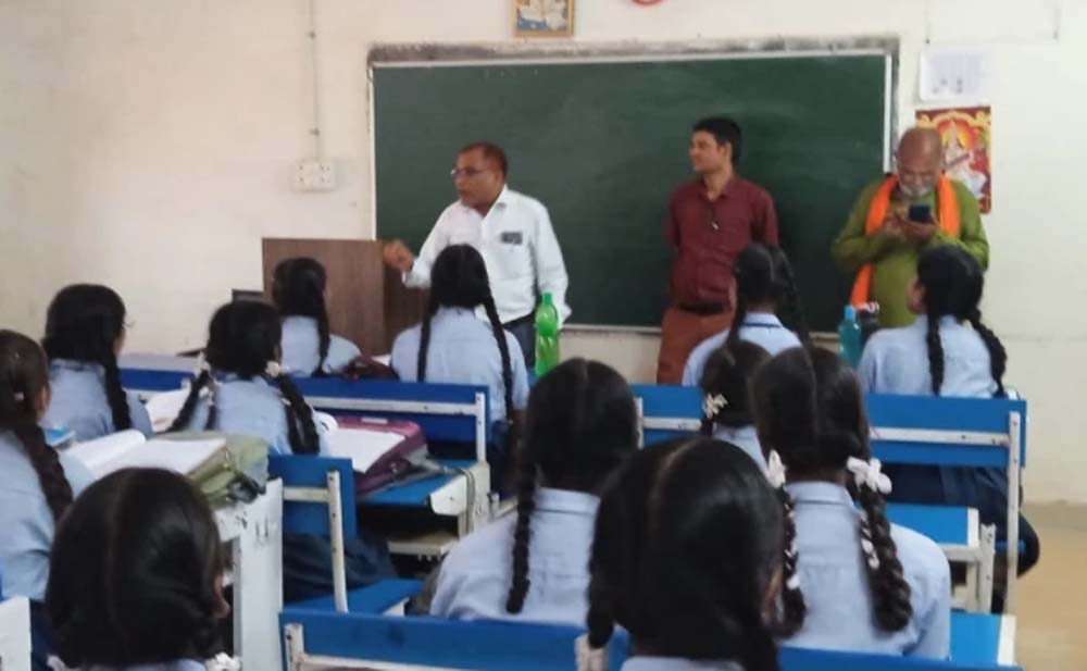 छत्तीसगढ़: बिलासपुर में छात्राओं का प्रदर्शन लाया रंग, प्राचार्य और दो व्याख्याताओं पर गिरी गाज