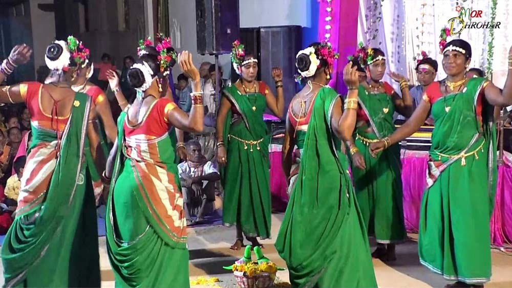 सुआ नृत्य की मनमोहक प्रस्तुति से गूंजा बलौदाबाजार, लोक संस्कृति की दिखी झलक