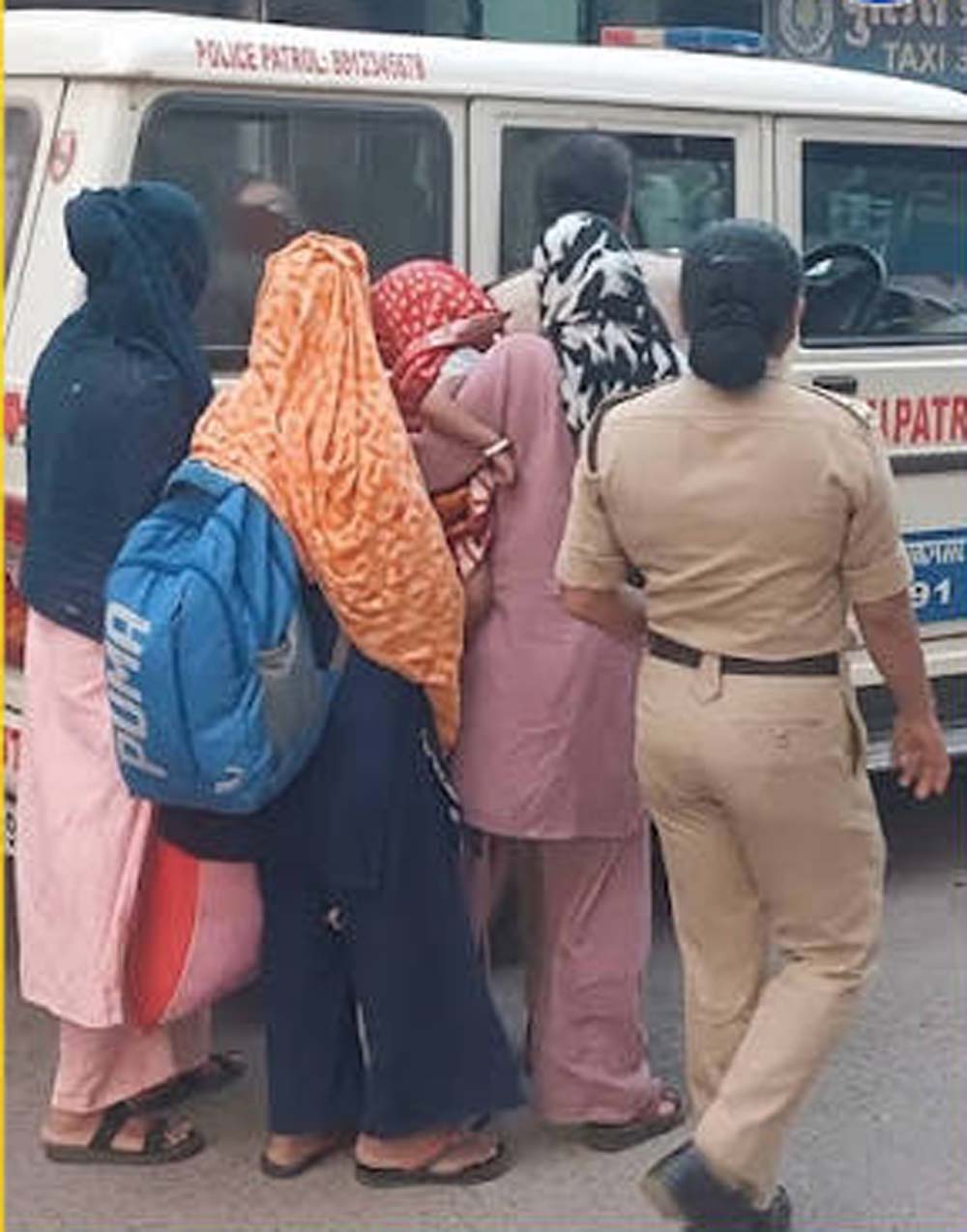 धमतरी में सेक्स रैकेट का खुलासा, पुलिस ने छापा मारकर 18 युवक-युवतियों को पकड़ा