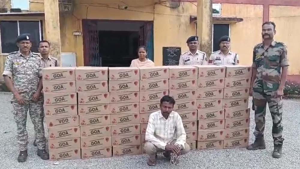 दशहरा मेले से पहले बस्तर पुलिस की बड़ी कार्रवाई, 75 पेटी शराब पकड़ी