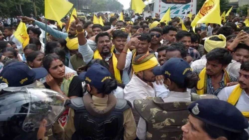 टीटीनगर में जयस प्रदर्शन के दौरान पुलिसकर्मी से मारपीट, प्रधान आरक्षक बब्लू त्रिपाठी को जड़ा थप्पड़