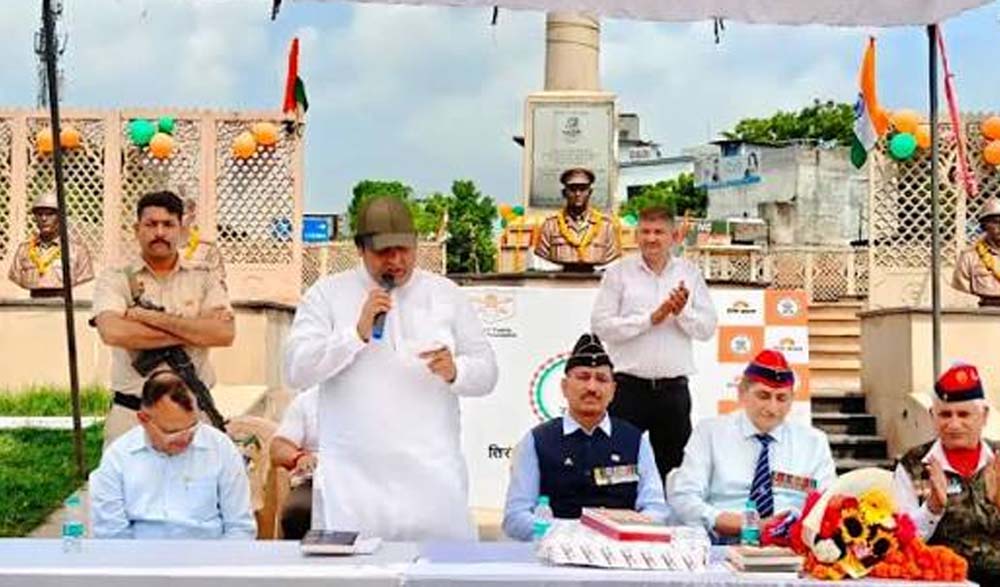 वायु सेना दिवस पर रेजांगला में गूंजा शौर्य का सम्मान, पूर्व सैन्य अधिकारियों ने शहीदों को दी श्रद्धांजलि