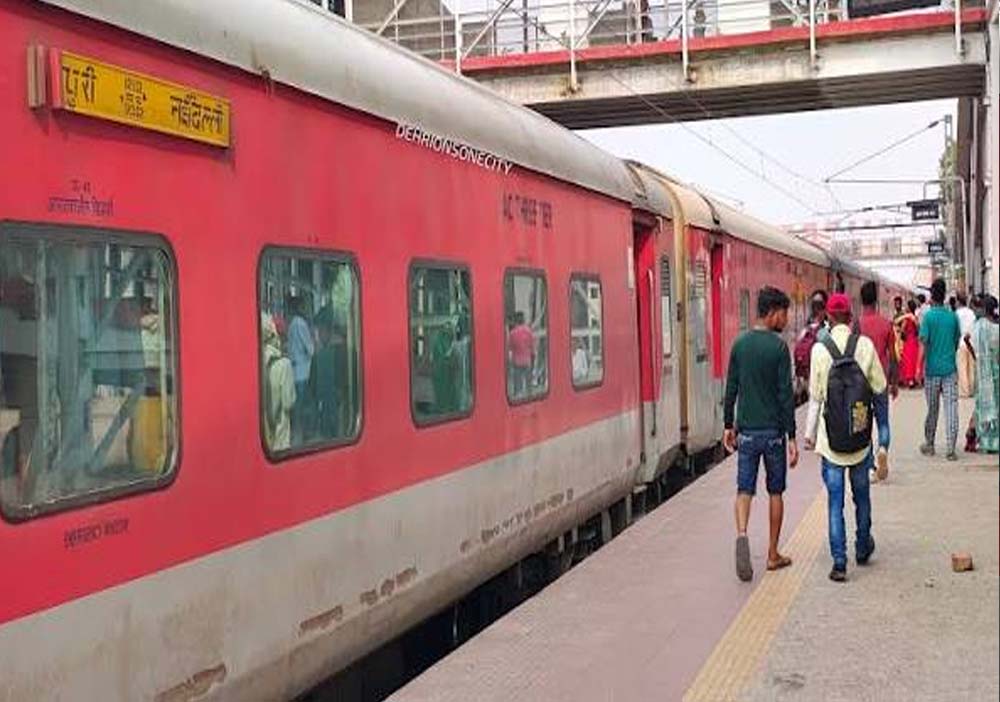 Indian Railway: त्योहारों पर रेलवे का तोहफा, मंडोर एक्सप्रेस में अतिरिक्त AC कोच और दिल्ली के लिए स्पेशल ट्रेन