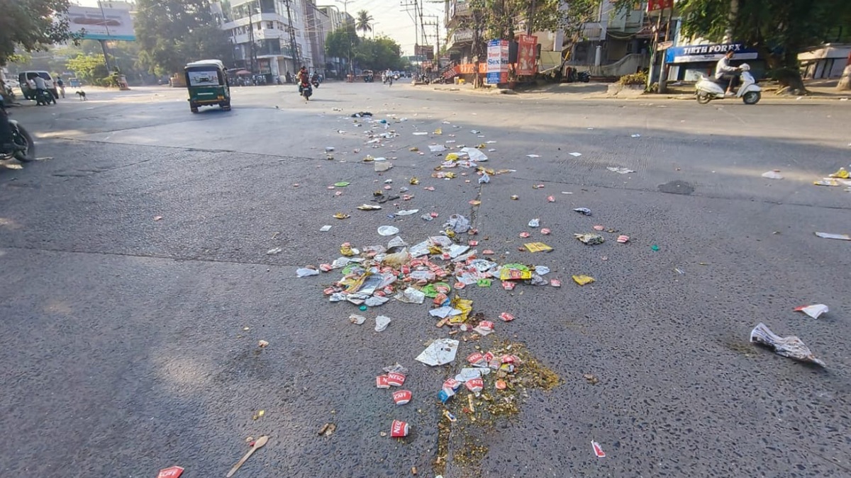 इंदौर में 10 साल बाद फिर जगह-जगह लगे कचरे के ढेर, 5 हजार सफाईकर्मियों की हड़ताल से चरमराई व्यवस्था
