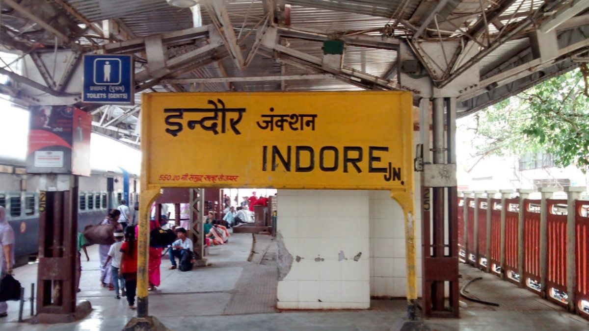 इंदौर से दिल्ली जाने वाले यात्रियों को लगा बड़ा झटका! 4 ट्रेनें हुई कैंसिल, 2 ट्रेन 5 घंटे लेट रवाना होगी, जानिए वजह