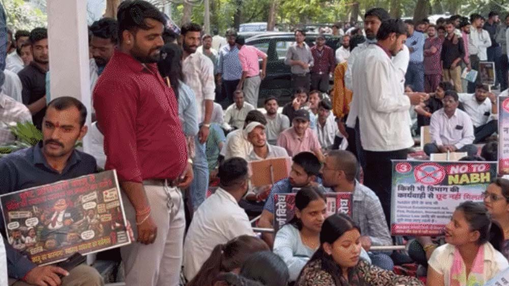 Ayushman Scheme पर MP में बढ़ा विवाद, 8 अक्टूबर से इलाज बंद करने की चेतावनी; दिल्ली जाएंगे निजी डॉक्टर