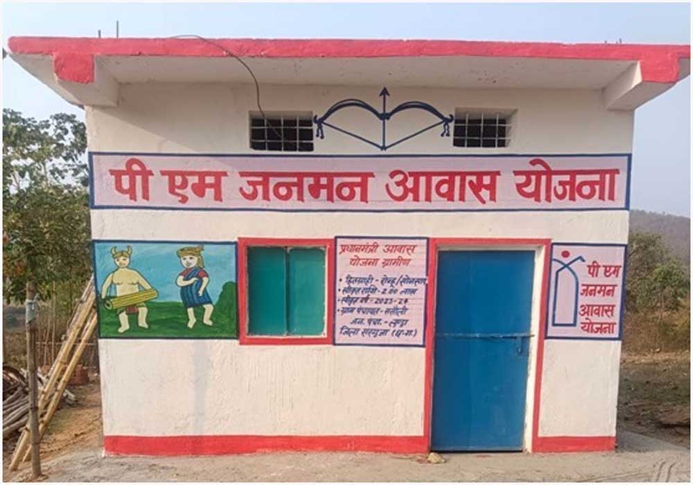 कच्ची झोपड़ी से पक्के घर तक, पीएम जनमन आवास ने बदली रोन्हू के परिवार की जिंदगी