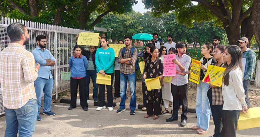पंजाब यूनिवर्सिटी में वाहन प्रतिबंध की मांग तेज, छात्रों ने दी आंदोलन की चेतावनी