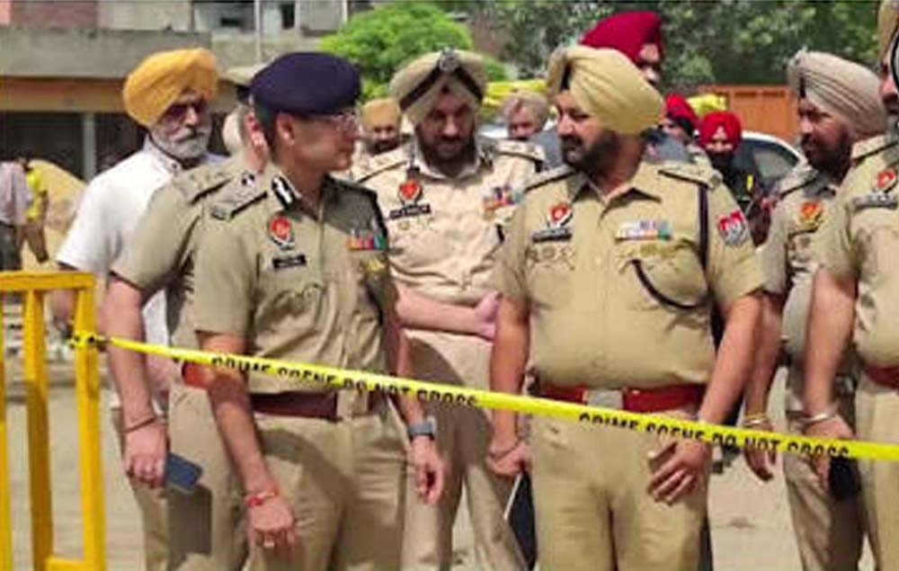 अजनाला गोलीकांड: घायल ASI से अस्पताल में मिले DGP, भाई की हत्या के भी हैं गवाह