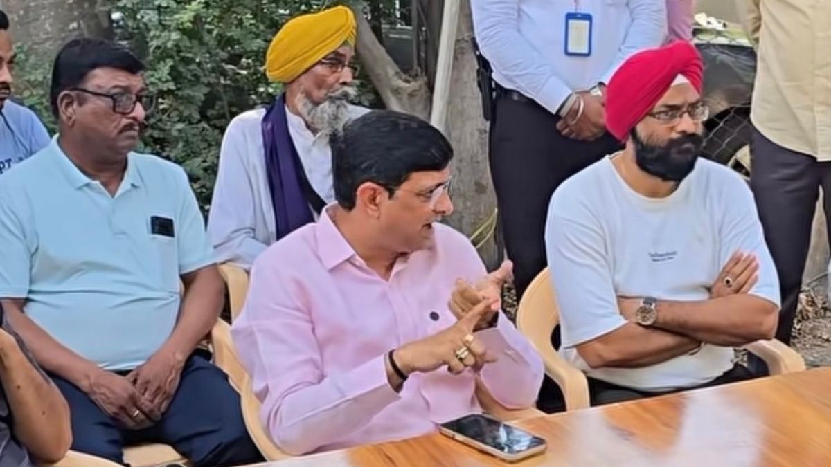 कागज-कागज खेलते रहते हो, जनता परेशान होती रहती है… इंदौर में महापौर ने वर्क ऑर्डर अटकाने पर अधिकारियों को लगाई फटकार, देखें वीडियो