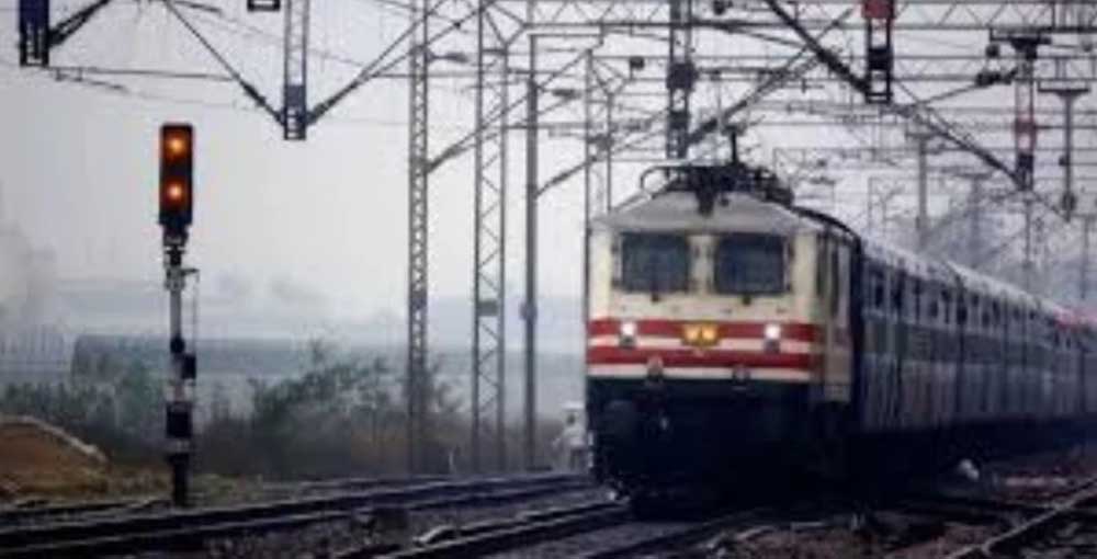 दिल्ली जाने वाली 45 ट्रेनों के समय और टर्मिनल में बदलाव, रेलवे ने जारी किया नया शेड्यूल