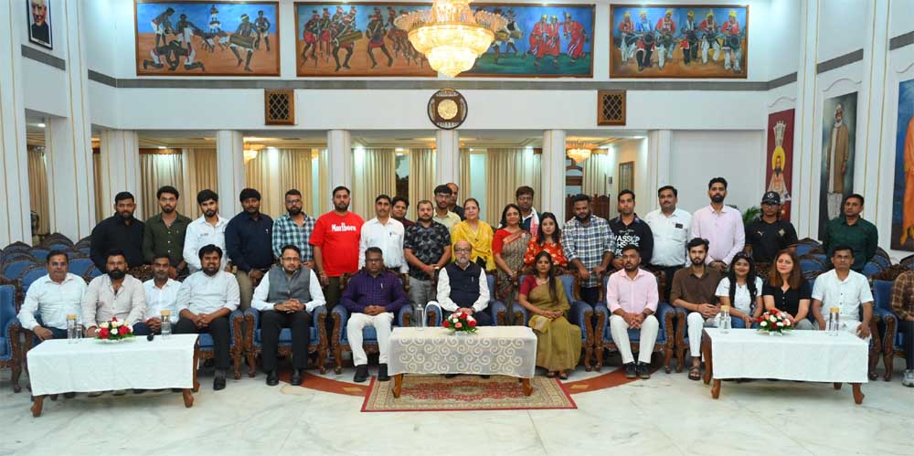 बस्तर की बदली तस्वीर को देश दुनिया तक पहुंचाएं सोशल मीडिया इन्फ्लुएंसर – राज्यपाल डेका
