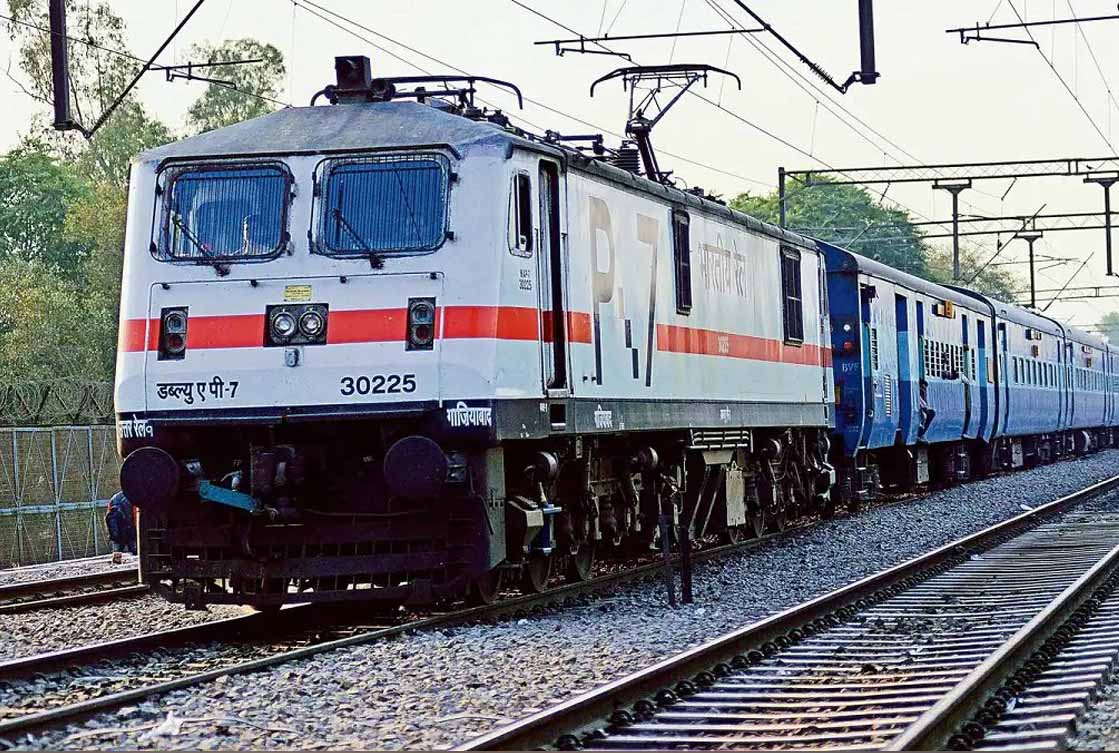 खंडवा से तुकईथड़ तक रेलवे ट्रैक तैयार, विद्युतीकरण नहीं होने से नियमित ट्रेन पर संकट