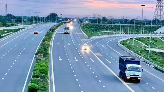 यूपी के एक्सप्रेसवे व हाईवे पर चला ‘ऑपरेशन सेफ स्पीड’, नियमों की अनदेखी करने वालों पर लगा 1.38 करोड़ का जुर्माना
