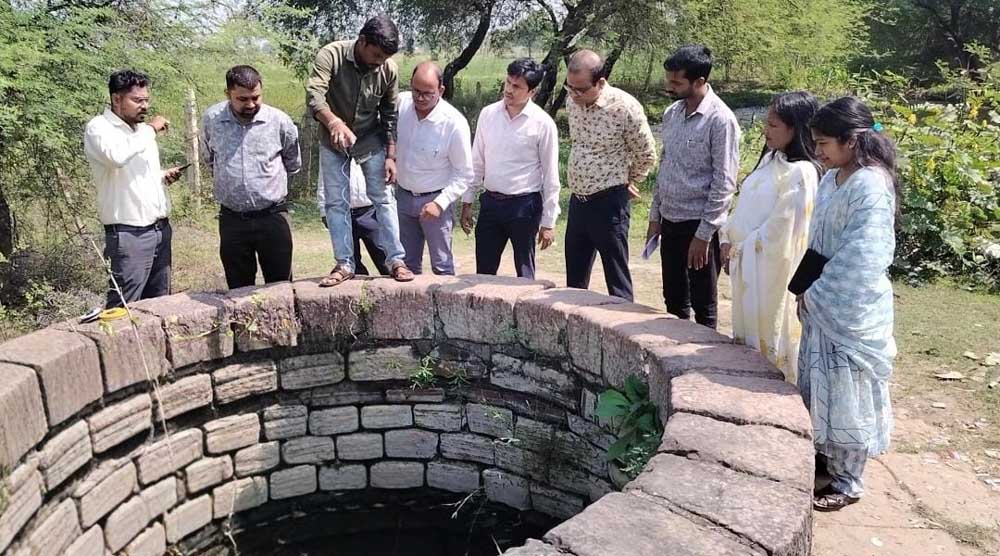 ग्रामीणों को अधिक से अधिक रोजगार उपलब्ध कराने और निर्माण कार्यों में गुणवत्ता सुनिश्चित करने के दिए निर्देश