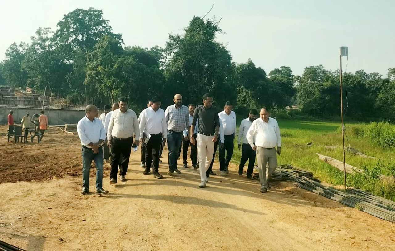 पीडब्ल्यूडी सचिव मुकेश कुमार बंसल ने सड़कों, पुलों और भवनों का किया निरीक्षण, अधिकारियों और ठेकेदारों को समय-सीमा में काम पूरा करने के निर्देश