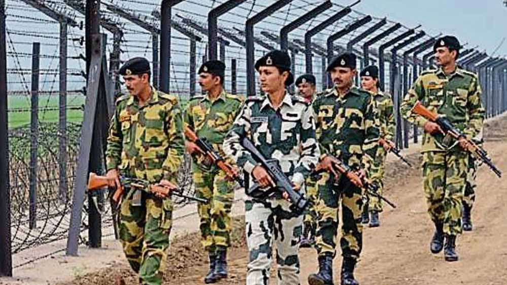 पंजाब के सीमावर्ती गांव में खेतों से मिली नशे की खेप, BSF और पुलिस ने की संयुक्त कार्रवाई