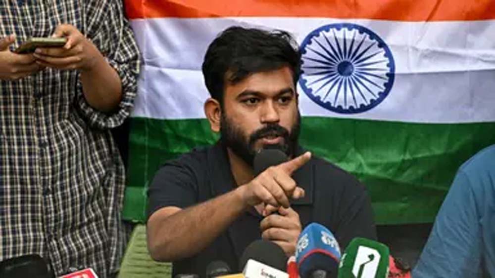तिरंगा यात्रा में हंगामा, अभिजीत दीपके के खिलाफ नारेबाजी