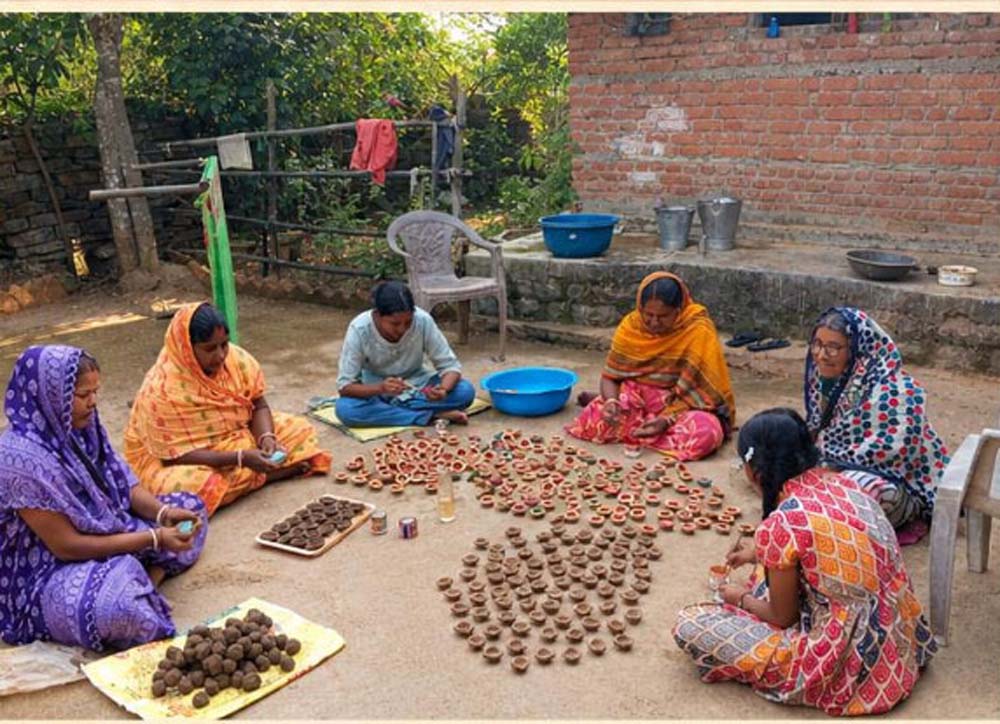 दीपोत्सव से पहले दीयों का निर्माण तेज, महिलाओं को मिलेगा रोजगार