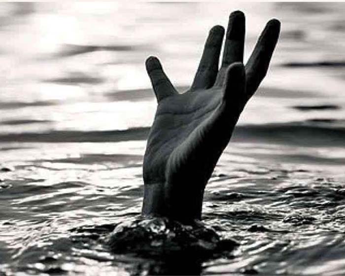 भोज खाने जा रहे लोगों की नाव डूबी, 8 की मौत