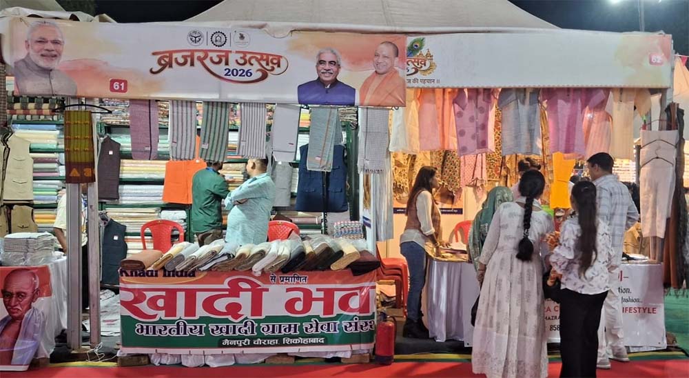 योगी सरकार की पहल पर स्थानीय उत्पादों को मिला बड़ा मंच, पारंपरिक कारीगरी ने मोहा ग्राहकों का मन