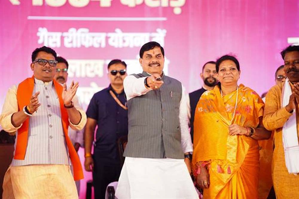 मुख्यमंत्री डॉ. यादव ने नवरात्रि के पावन पर्व पर दी बहनों को सौगात