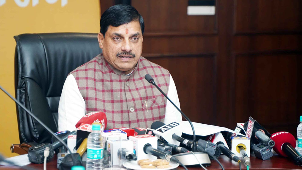 MP में मुख्यमंत्री की सरप्राइज विजिट की तैयारी, जिलों के कलेक्टरों को मैदान में रहने के निर्देश