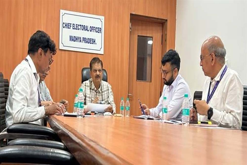 विशेष अभियान की वीडियो कॉन्फ्रेंसिंग से की समीक्षा, आवेदनों के संधारण एवं ऑनलाइन प्रविष्टि के दिए निर्देश