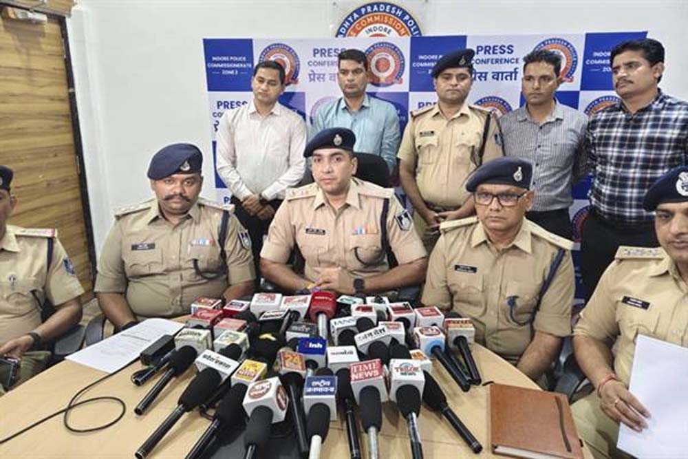 इंदौर पुलिस ने किया चोरी का खुलासा, दोस्त ने ही घर से चुराया करीब डेढ़ करोड़ रुपये का सोना