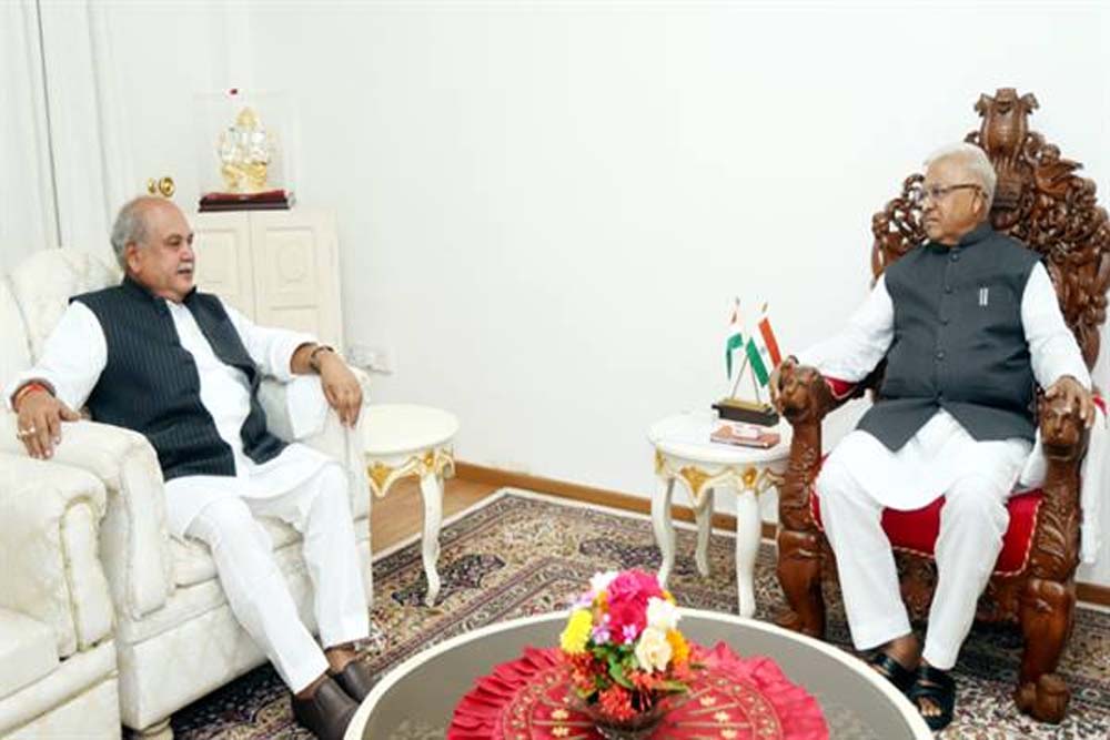 राज्यपाल पटेल से विधानसभा अध्यक्ष तोमर ने की सौजन्य भेंट